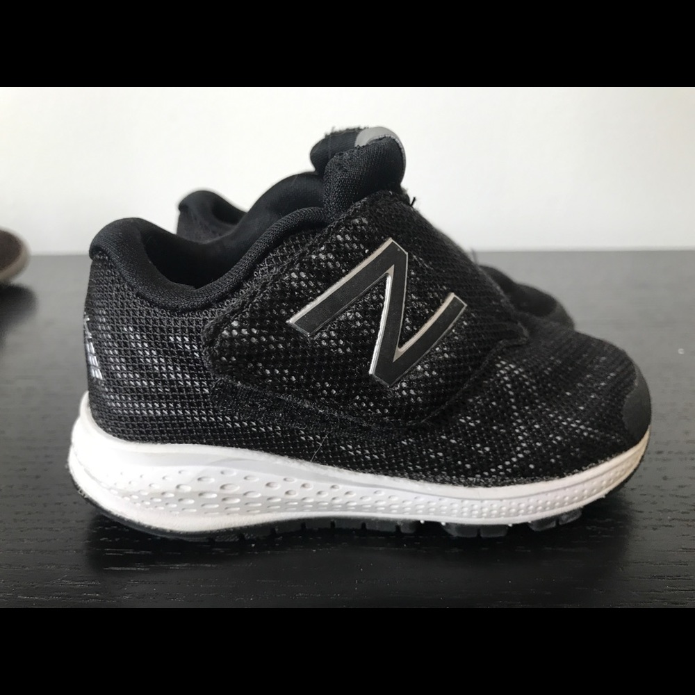 New balance black sneaker US size 6